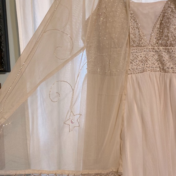 Beautiful prom dress. - Picture 6 of 7